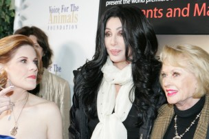 ku7y0143 Kat Kramer, Cher, and Tippi Hedren at world premier private screening