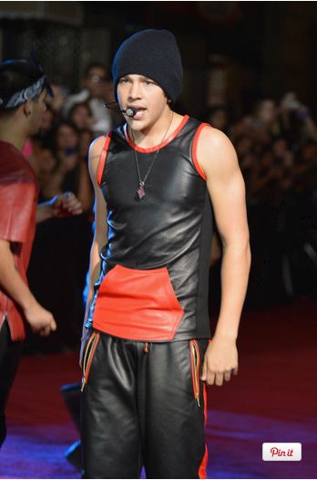 Austin Mahon first VMAs photo